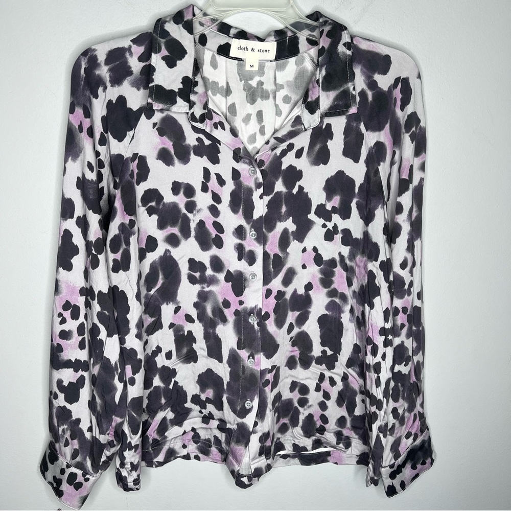 A11 Anthropologie Cloth & Stone Animal Print Button Front Ecovero Blouse Gray‎